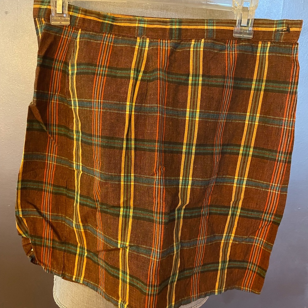 NY & CO skort brown , yellow multi plaid.